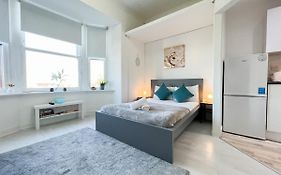 1Bd Glasgow Apartment